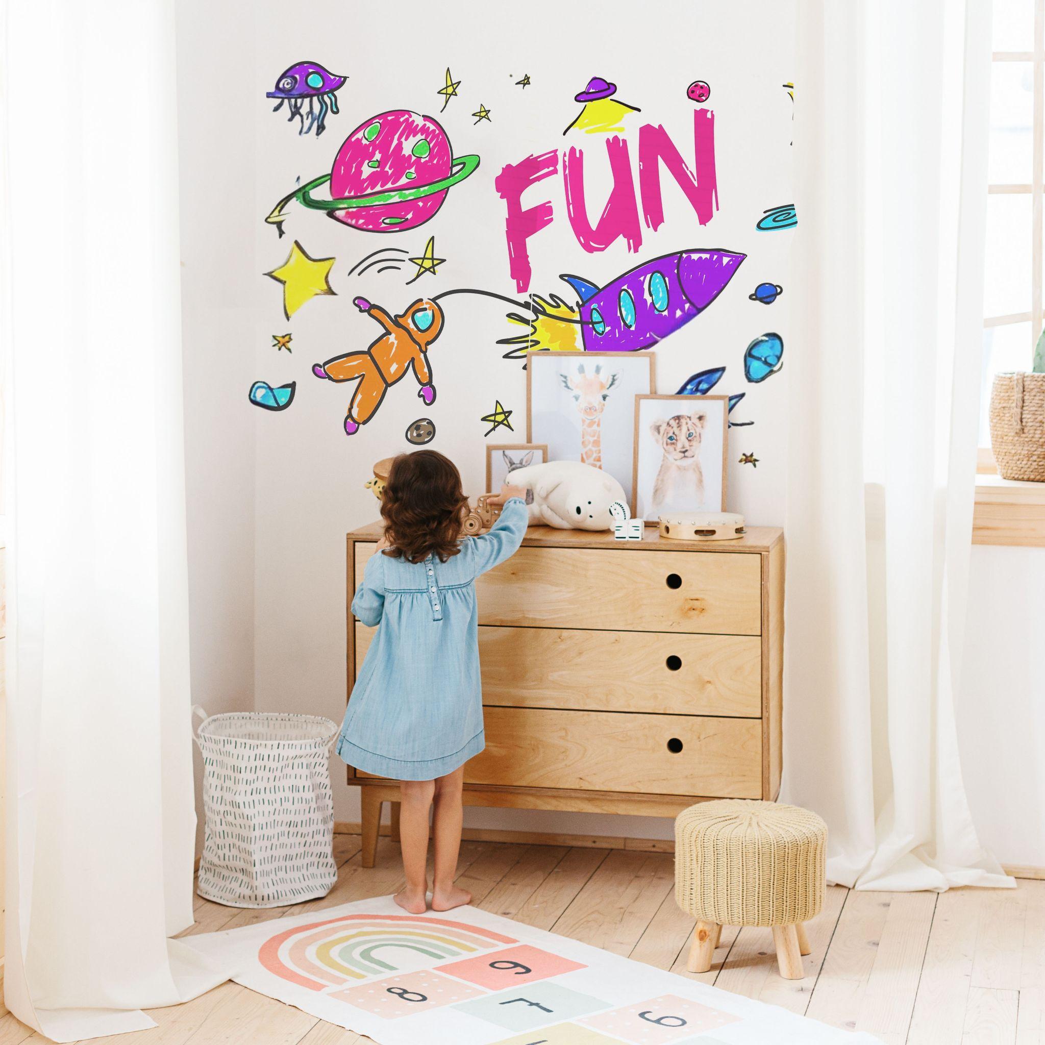 Décoration chambre d'enfant dessins enfantins