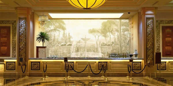 Decorating luxury hotels: panoramic wallpapers, a major asset for creating a world of your own.